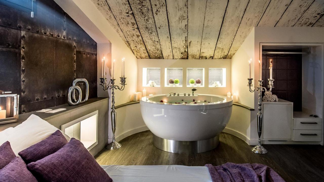 Emphasis Suites & Rooms Кальярі Екстер'єр фото