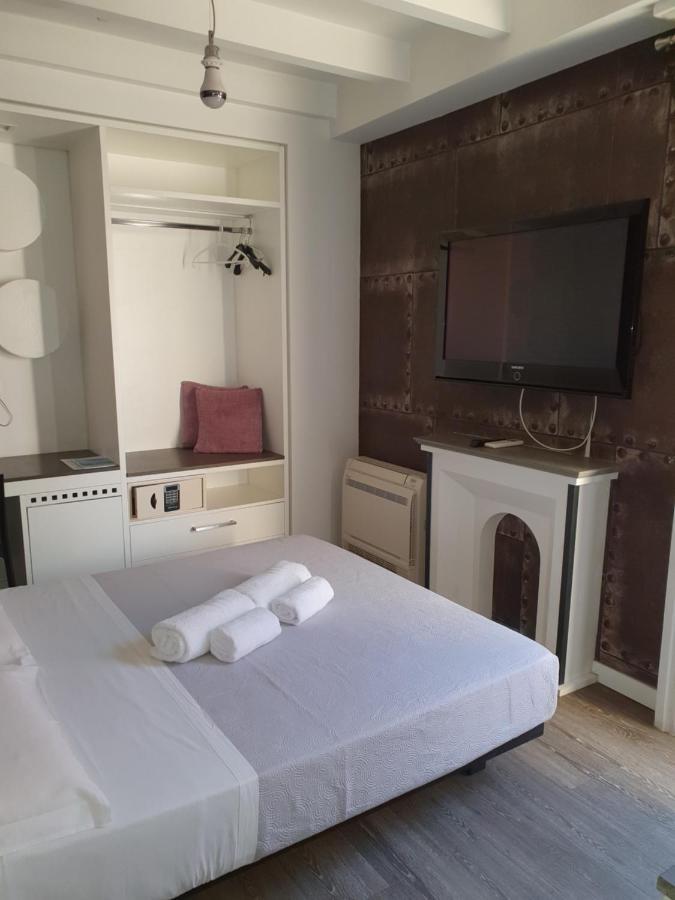 Emphasis Suites & Rooms Кальярі Екстер'єр фото