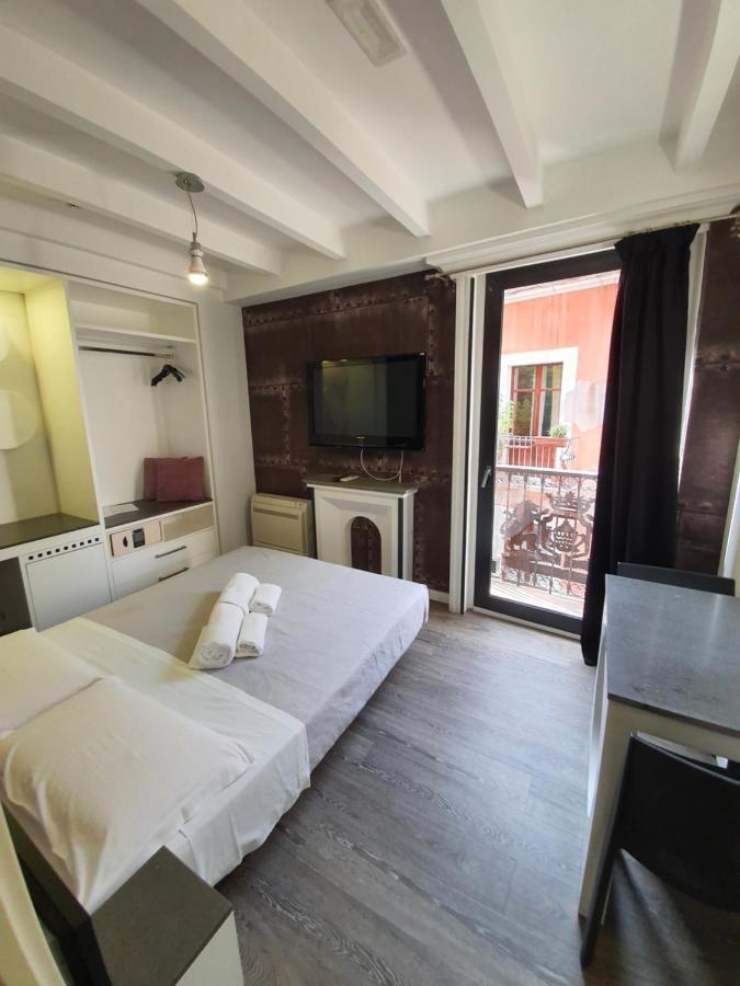 Emphasis Suites & Rooms Кальярі Екстер'єр фото