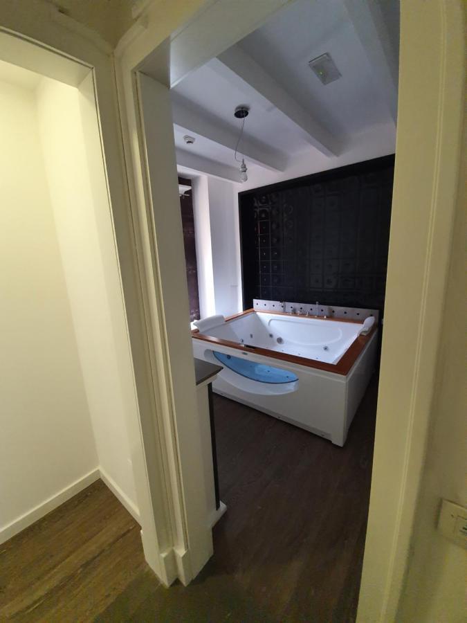Emphasis Suites & Rooms Кальярі Екстер'єр фото