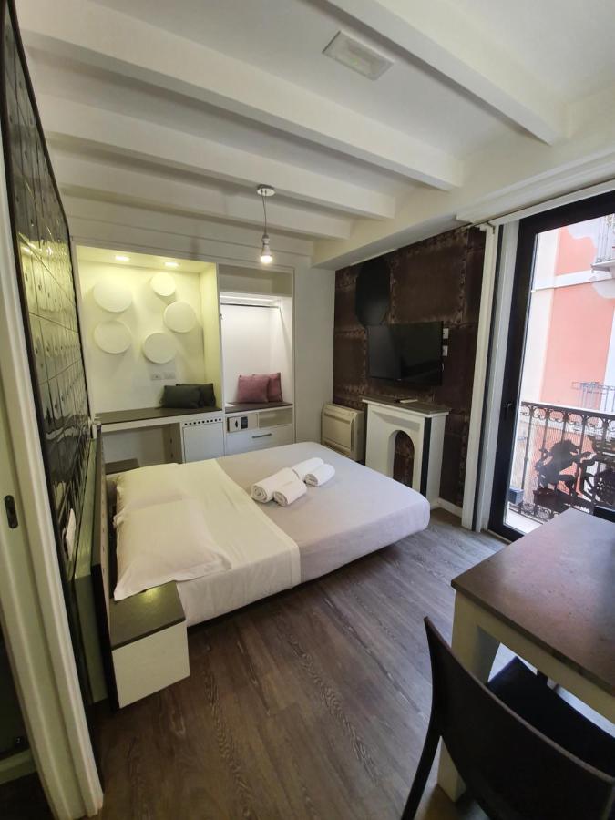Emphasis Suites & Rooms Кальярі Екстер'єр фото
