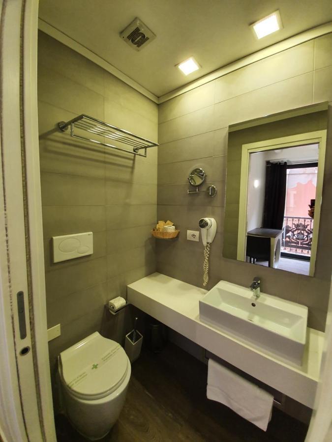 Emphasis Suites & Rooms Кальярі Екстер'єр фото