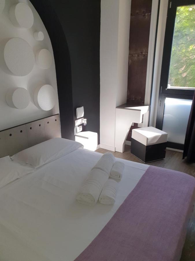 Emphasis Suites & Rooms Кальярі Екстер'єр фото