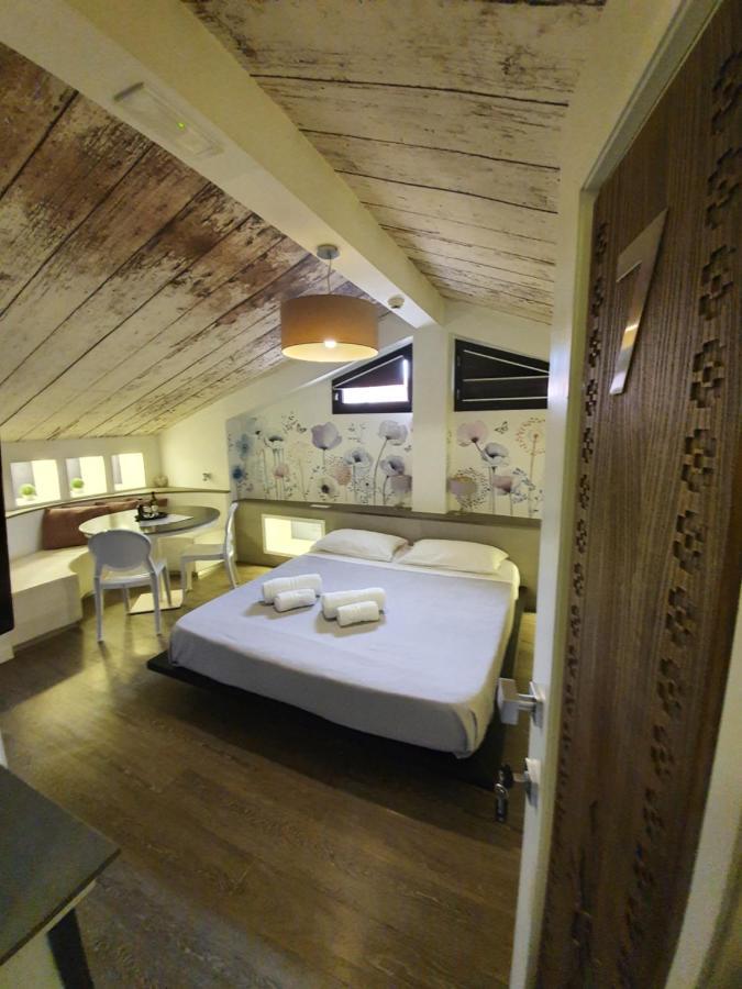 Emphasis Suites & Rooms Кальярі Екстер'єр фото