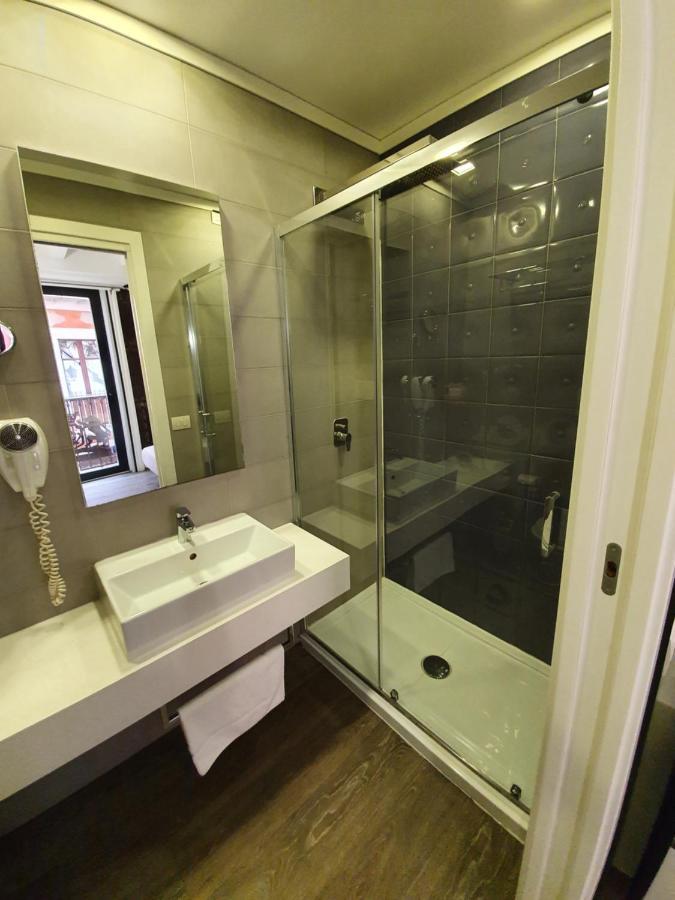 Emphasis Suites & Rooms Кальярі Екстер'єр фото