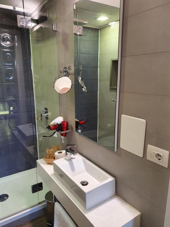 Emphasis Suites & Rooms Кальярі Екстер'єр фото