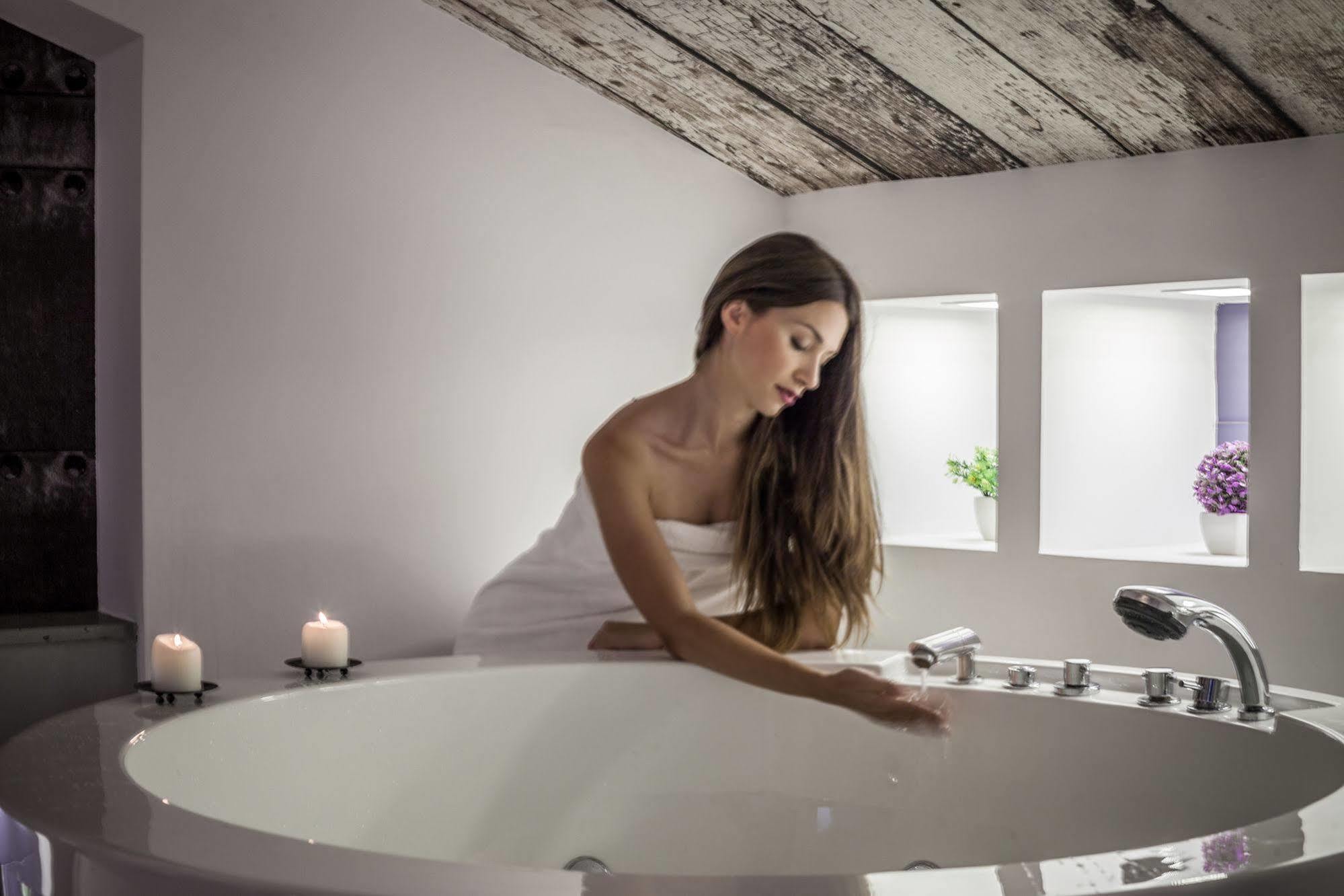 Emphasis Suites & Rooms Кальярі Екстер'єр фото